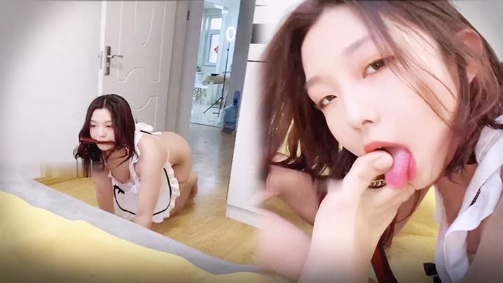 饥饿得美女舔脚的骚样很淫荡的